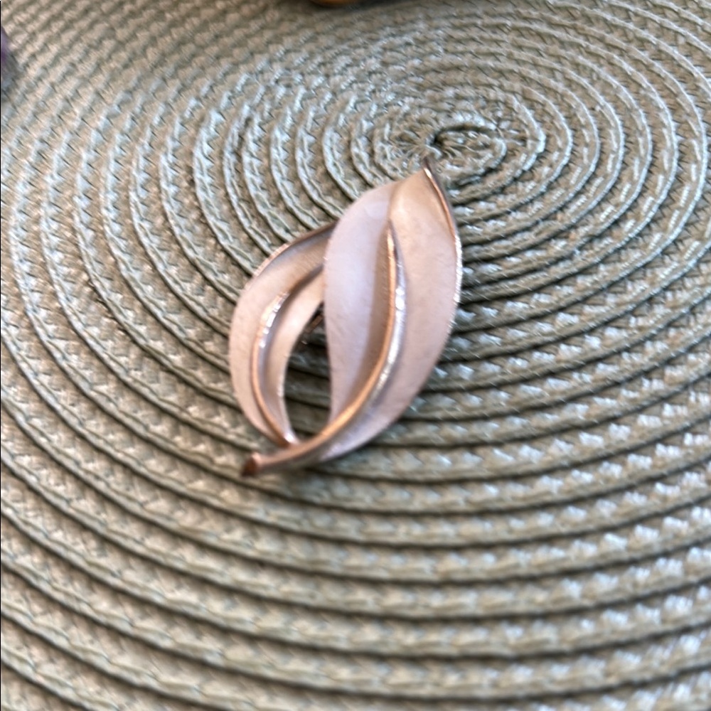 Sarah Coventry Gold Brooch with Elegant Spiral Design